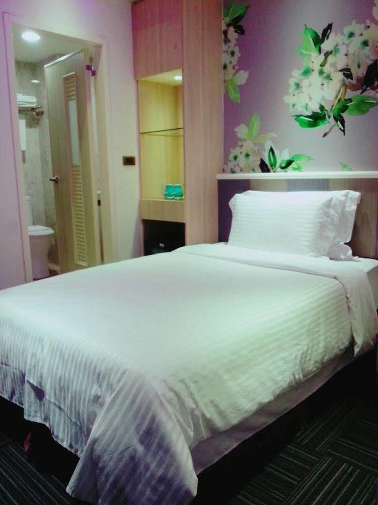Macchi Hotel - Тайпей Екстериор снимка